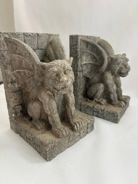 Set of 2- stoneware gargoyle bookends - Picture 4 of 6